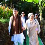 मुख्यमंत्री पुष्कर सिंह धामी ने अपनी माँ के साथ अपने पैतृक गांव टुंडी–बारमौं पहुंचे